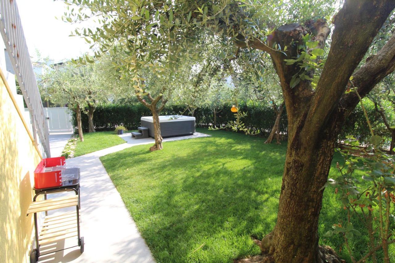 Lori Garden And Peschiera del Garda